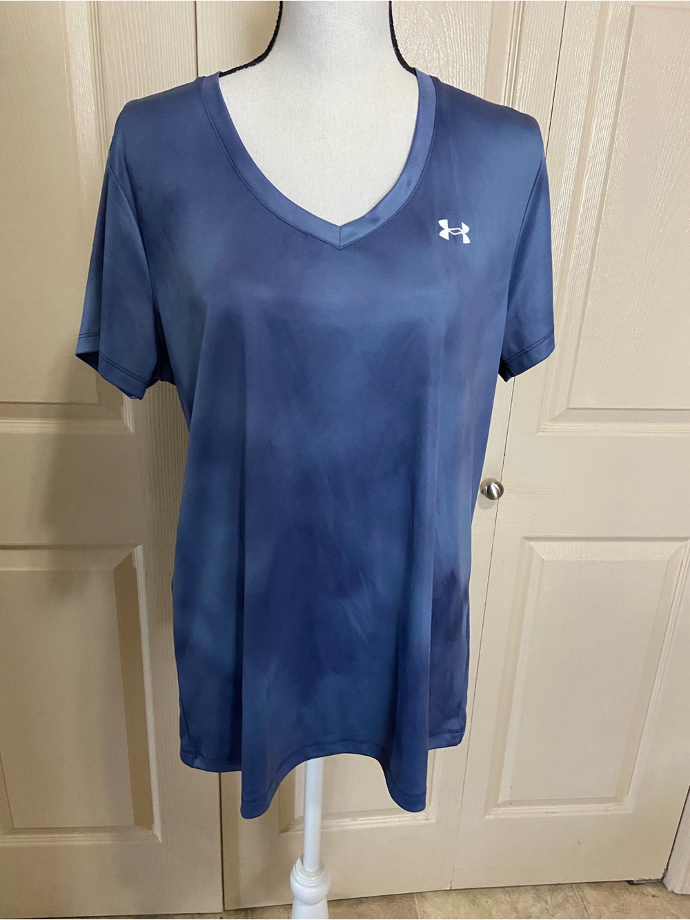 Under Armour XL Women's Navy Tie Dye V-Neck Performance Tee